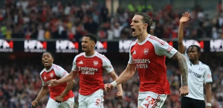 How many points does Arsenal need to win the English Premier League title?