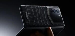 Its price exceeds 6 thousand dollars.. A phone with crocodile skin and pure gold enters the list of the most expensive phones!