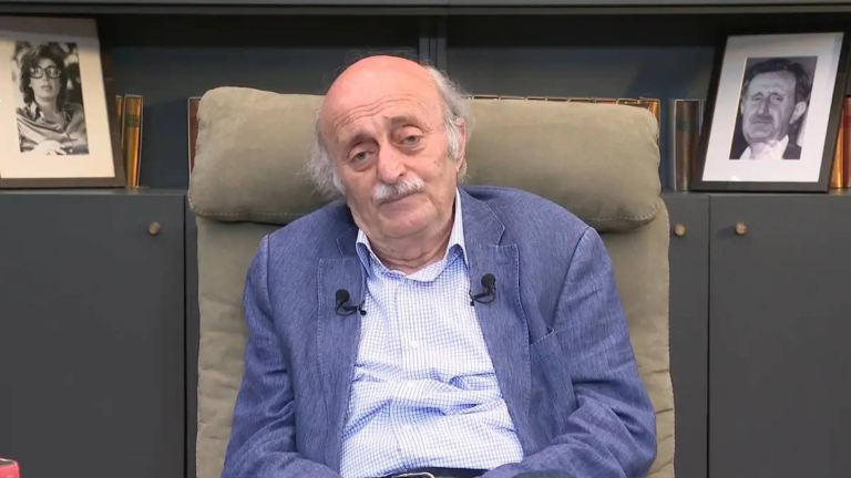“لم يُعزّني لأنه كان سيعترف بالجريمة”… وليد جنبلاط يفتح دفعة واحدة دفاتر الحرب اللبنانية