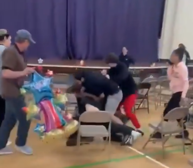 “Graduation Ceremony” turns into a battleground in America! (video)
