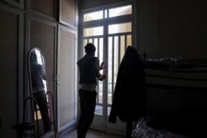 The war brings the LGBT crisis in Lebanon out of the shadows… Displaced people without shelter and without “protection”