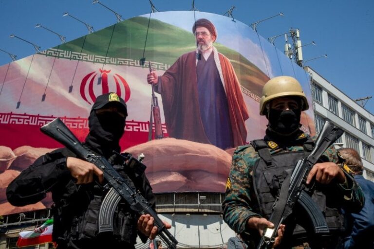 Iran reveals the hidden card behind postponing the talks
