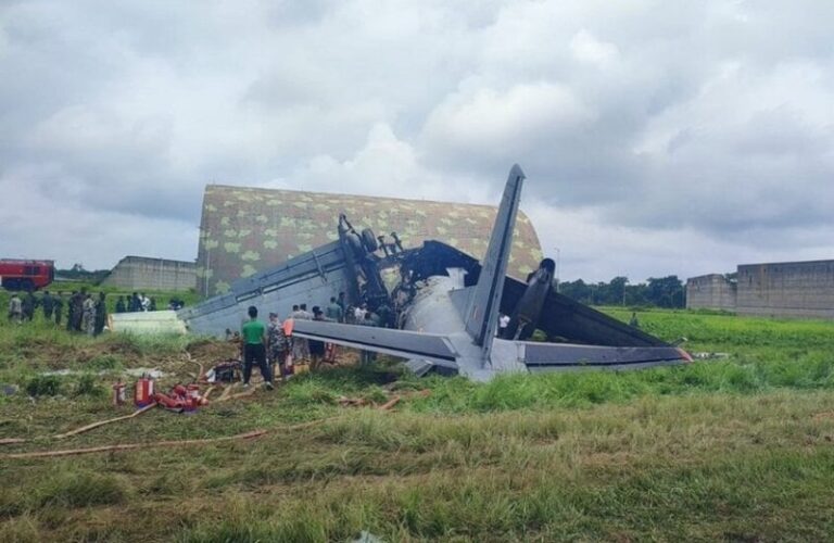 Military air disaster in India… 5 dead and one survivor (video)