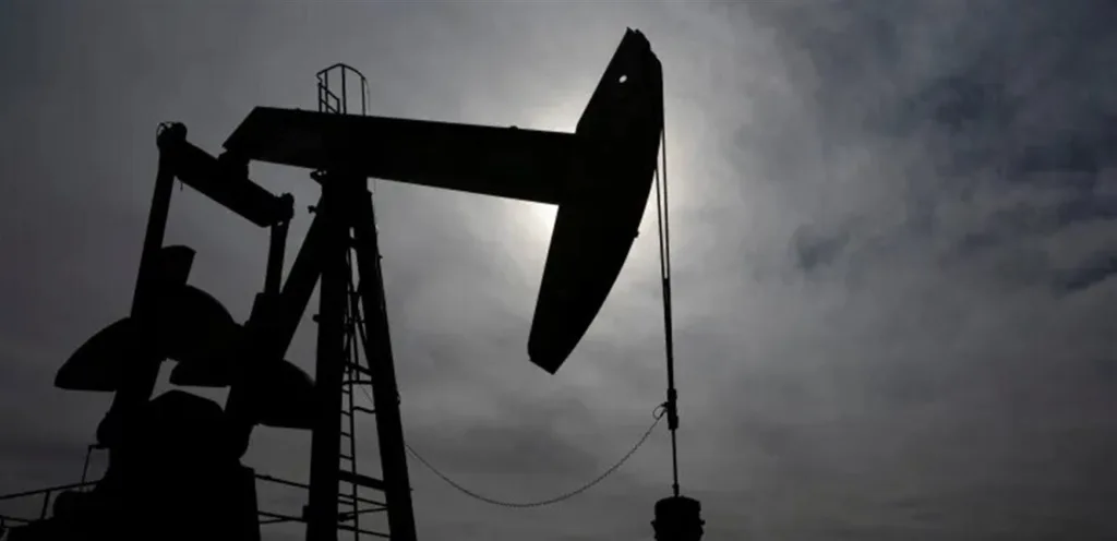 For fear of a jump in prices.. How do oil markets face scenarios of closing the Strait of Hormuz?