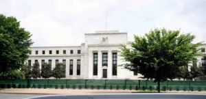 Despite the agreement between Washington and Tehran, central banks adhere to tightening monetary policy
