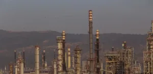 India clings to Russian oil and delays the resumption of crude imports from the Gulf