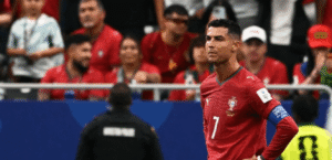 Ronaldo is turning into a Portuguese crisis.. Is it time to sit on the bench?