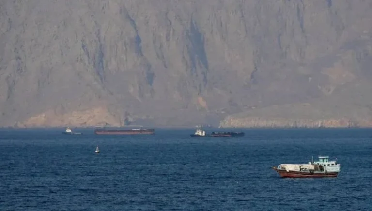 Between the strikes and the messages… Hormuz returns to the heart of the deal
