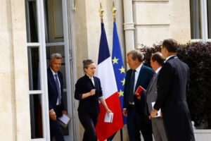 A heat wave shakes France… and a proposal to overthrow the government