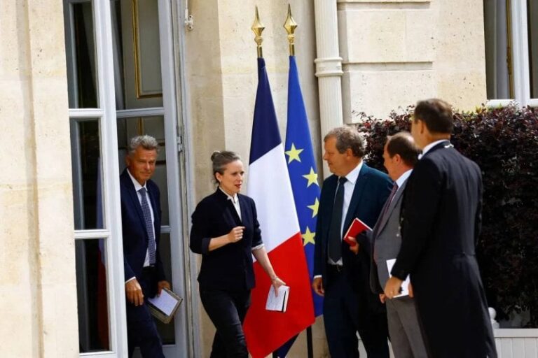 A heat wave shakes France… and a proposal to overthrow the government
