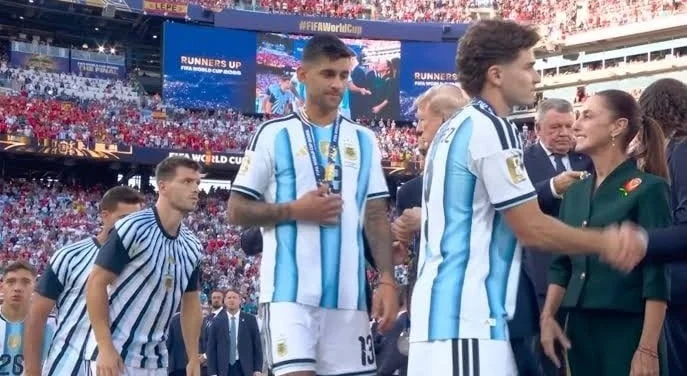 An embarrassment for Trump in front of the world… An Argentine player refuses to shake his hand (video)
