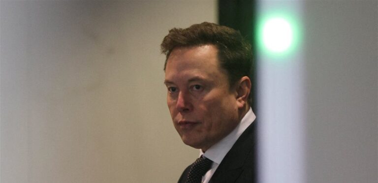 Days after he registered the title of the first trillionaire in history… Elon Musk’s wealth declined!