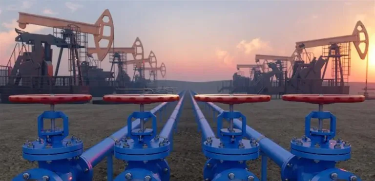 With the escalation of American and Iranian strikes and the threat of closing the Red Sea… oil jumps more than 4%