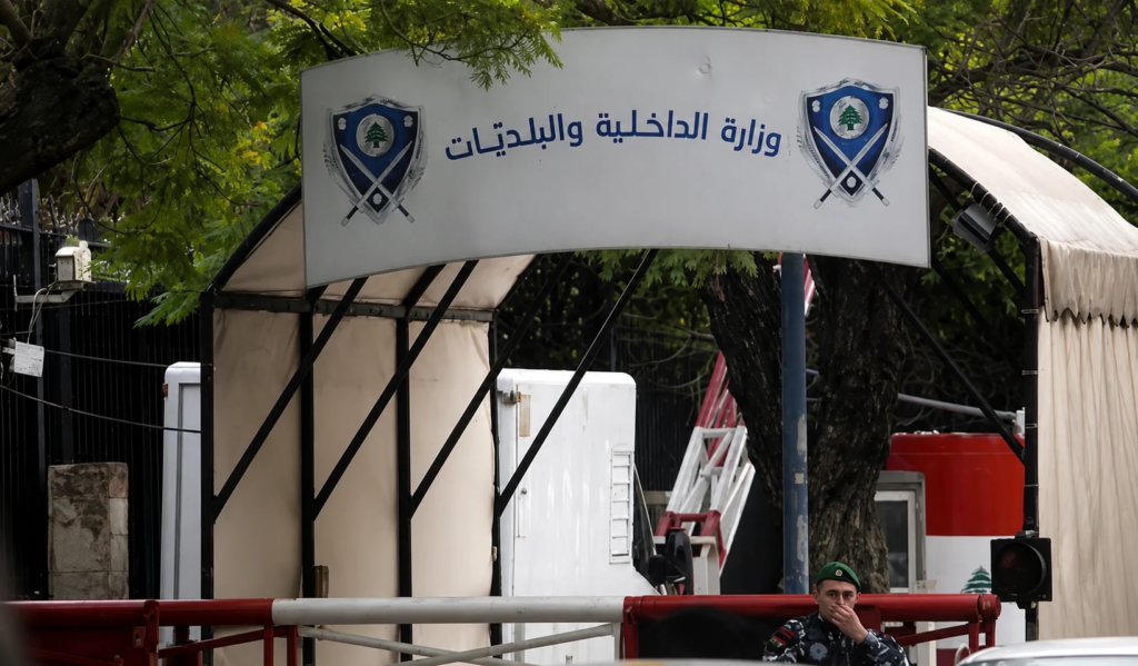 قرار جديد يغيّر حركة الشاحنات في لبنان... هذه مواعيد المنع