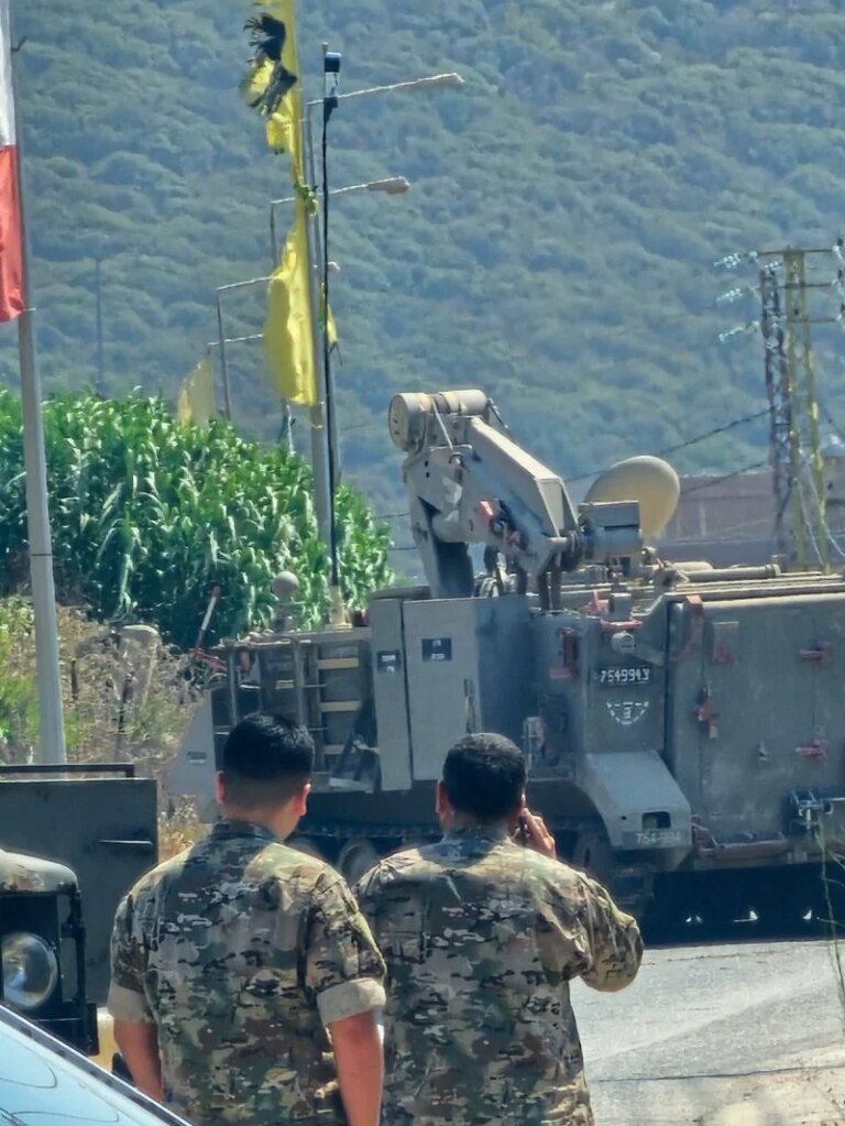 An Israeli “robot” approaches a Lebanese army checkpoint… and an escalation extends from Tire to Nabatieh