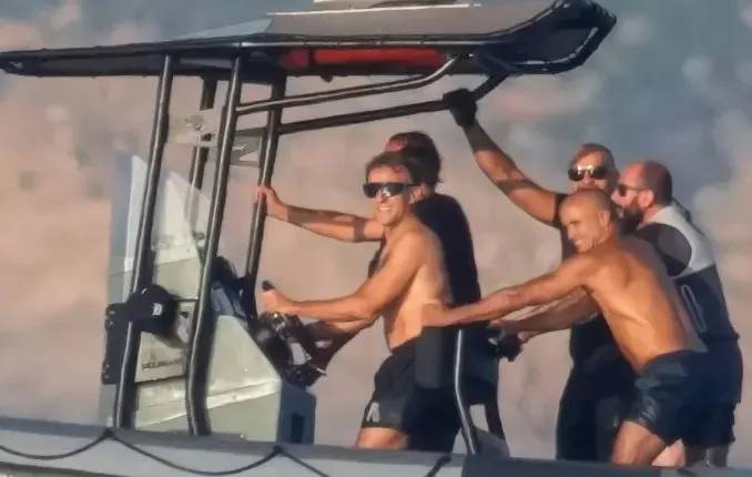 “He is relaxing while France is on fire”… Macron’s photos set off a political storm
