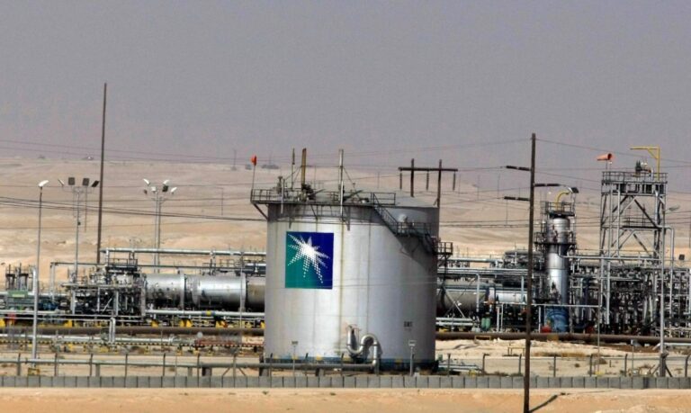 A fire in a Saudi oil facility… and the Houthis claim responsibility for the attack