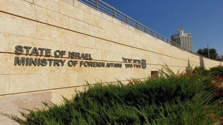 “Hide your identity and do not reveal your locations”…an urgent warning to Israelis in Greece