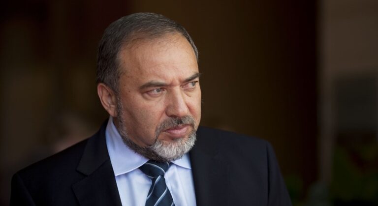 “Netanyahu is concealing information.” Lieberman warns of new training to storm towns