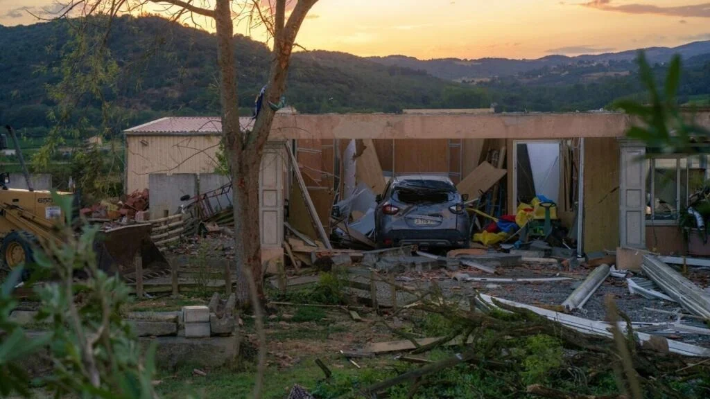 A shocking scene in southern France… a hurricane hits 300 homes