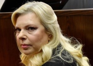 “A violent, racist alcoholic.” A harsh attack on Sarah Netanyahu