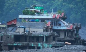 1,200 Olympic swimming pools on top of the mountains… a new disaster threatening China and Nepal