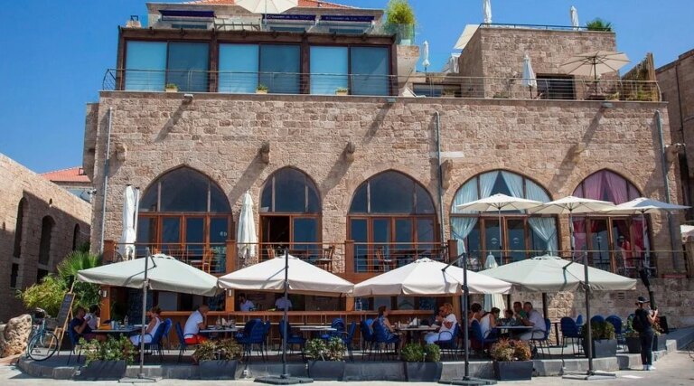 When entertainment becomes a luxury… full restaurants and empty pockets