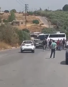 Intercepting a van and burning a bicycle… A dispute linked to the smuggling of Syrians sparks a problem in the north (video)