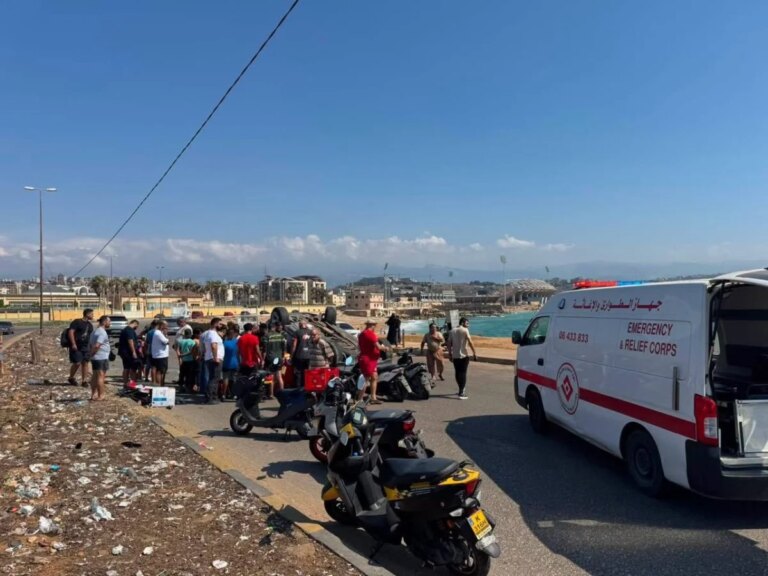 Two successive accidents in Tripoli… a young woman is injured and a car overturns on the Corniche