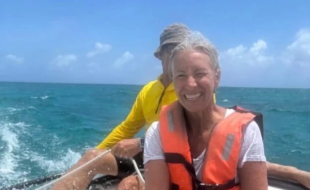 “Her arm was hanging by a thread.” A woman wrestles with a crocodile in Florida and survives