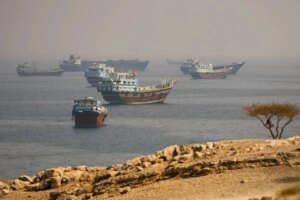 Iran demarcates a prohibited zone near Hormuz… and warns ships not to approach