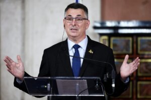“He lies shamelessly.” Sa’ar responds to the accusations of the Spanish Prime Minister