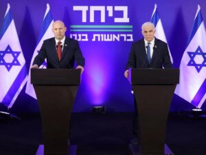 Bennett and Lapid face the seat dilemma… a wave of withdrawals that does not stop