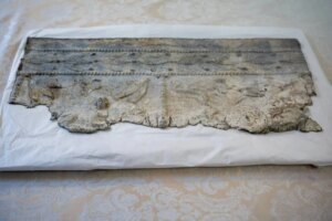 Roman coffins smuggled from Tire… The Ministry of Culture recovers pieces of them