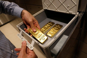 Gold Bullion Insurance vs. Bank Safe Deposit Boxes: Which Protects Your Assets?