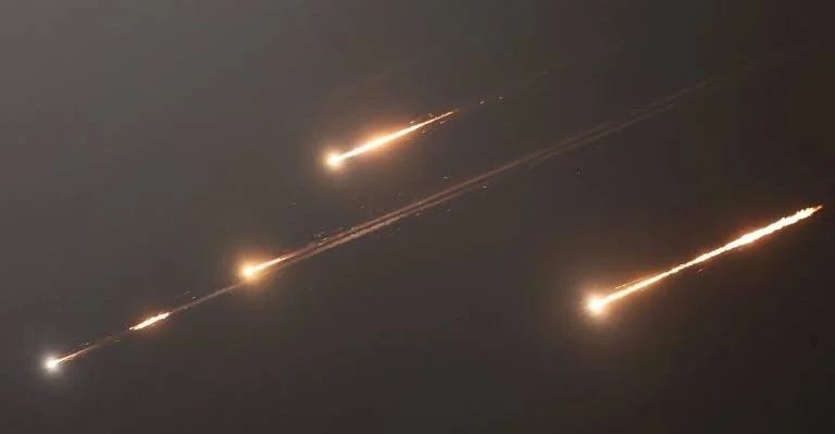 Washington strikes inside Iran…deaths and explosions in Lark