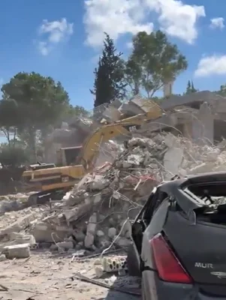 A raid wipes out parts of Ghandour Hospital… and rescue operations continue (video)