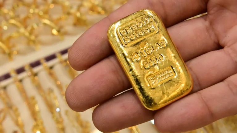 Experts warn against selling gold: expectations of new price peaks in the coming days