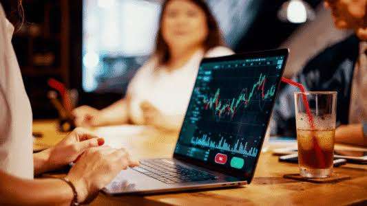 How to Choose the Best Stock Broker for U.S. Investors in 2025